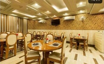 hotel flight path near igi airport