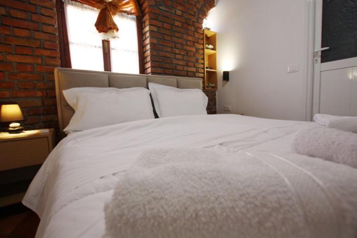 hotel buzi berat