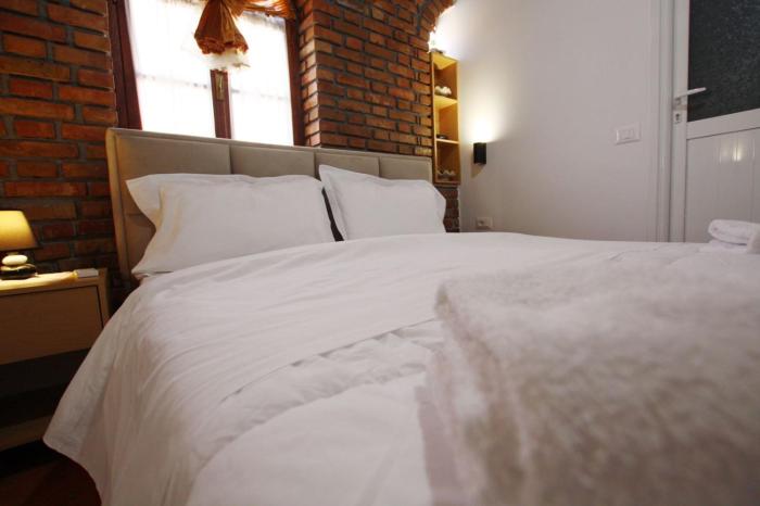 hotel buzi berat