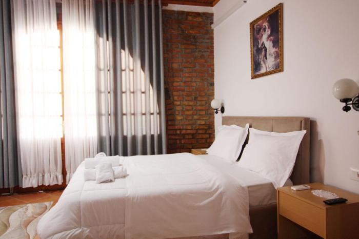 hotel buzi berat