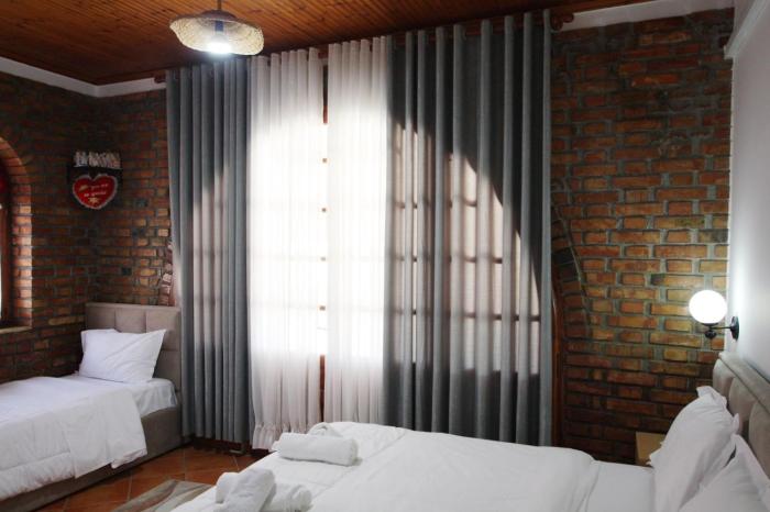 hotel buzi berat