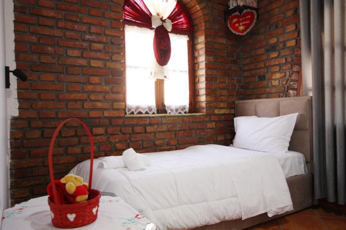 hotel buzi berat