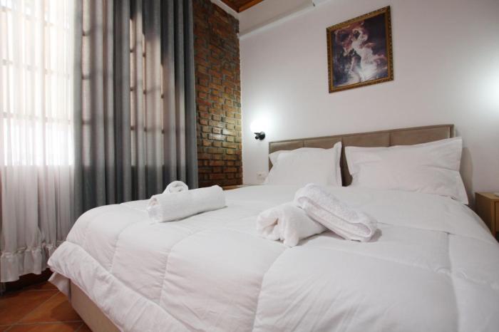 hotel buzi berat