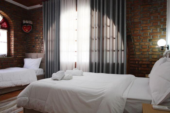 hotel buzi berat