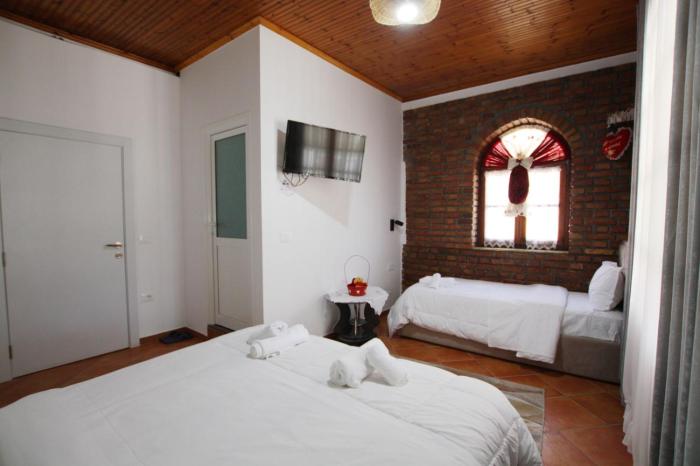 hotel buzi berat