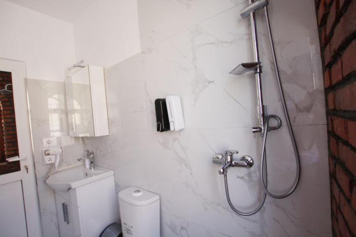 hotel buzi berat