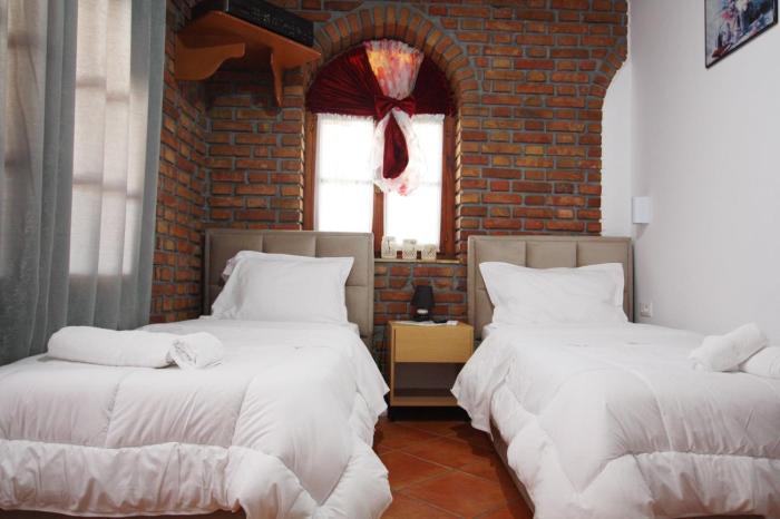 hotel buzi berat