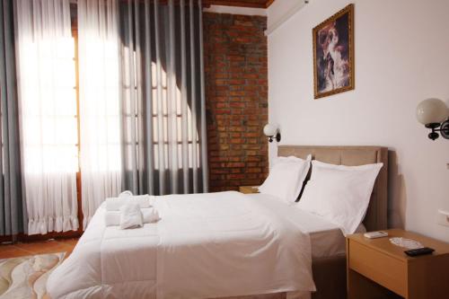 hotel buzi berat