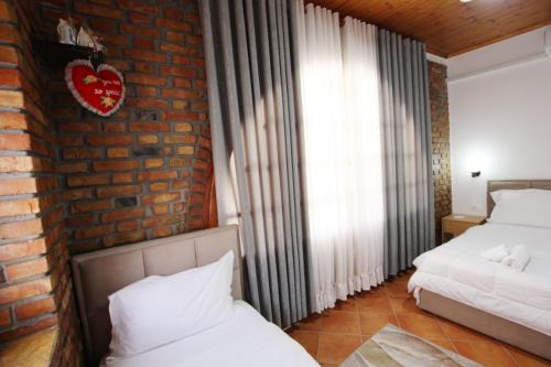 hotel buzi berat