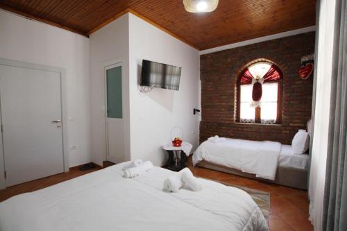 hotel buzi berat