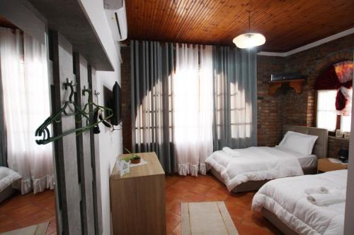 hotel buzi berat