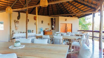 Mozhi Bushcamp,,4 star