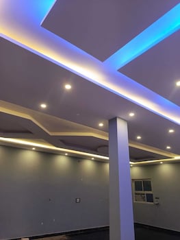 Om.Palace,,3 star