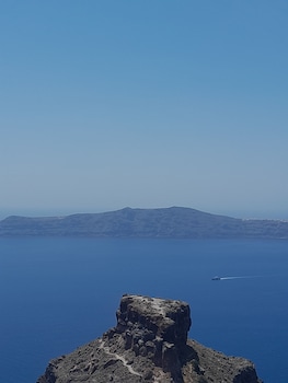 diamond on the cliff hotel andsuites