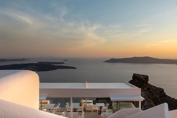 diamond on the cliff hotel andsuites