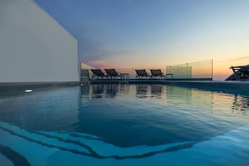 diamond on the cliff hotel andsuites
