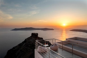 diamond on the cliff hotel andsuites