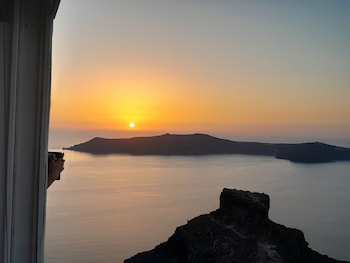 diamond on the cliff hotel andsuites
