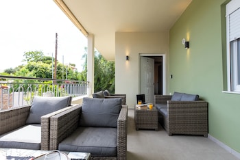 demis apartments near athens airport