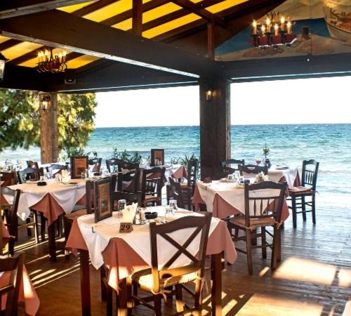 demis apartments near athens airport