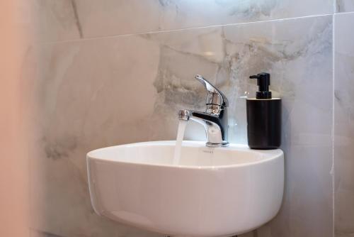 demis apartments near athens airport