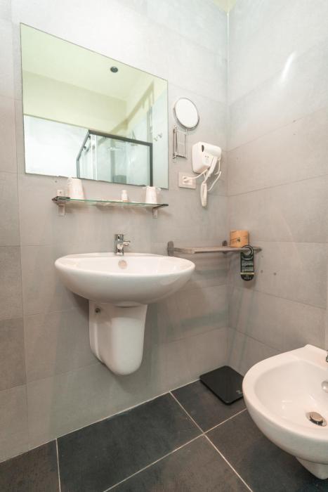 noah gate hotel and suites