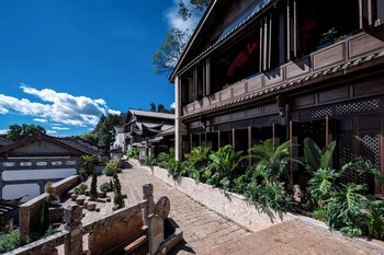 grandjoli damei huasu yunbanshan view resort