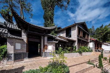 grandjoli damei huasu yunbanshan view resort