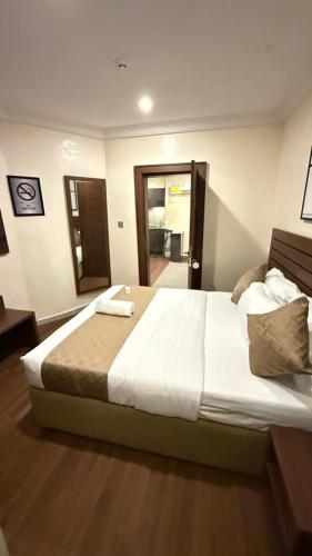 moz one executive guest rooms amore