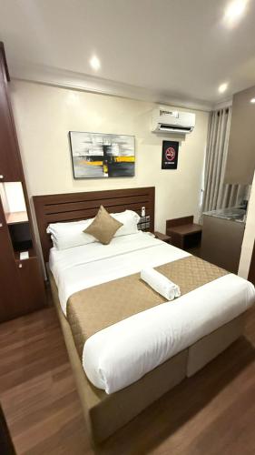 moz one executive guest rooms amore