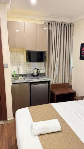 moz one executive guest rooms amore