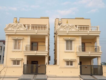 twin villa luxury stays