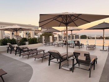 Aston Hotel Pattaya,,3 star