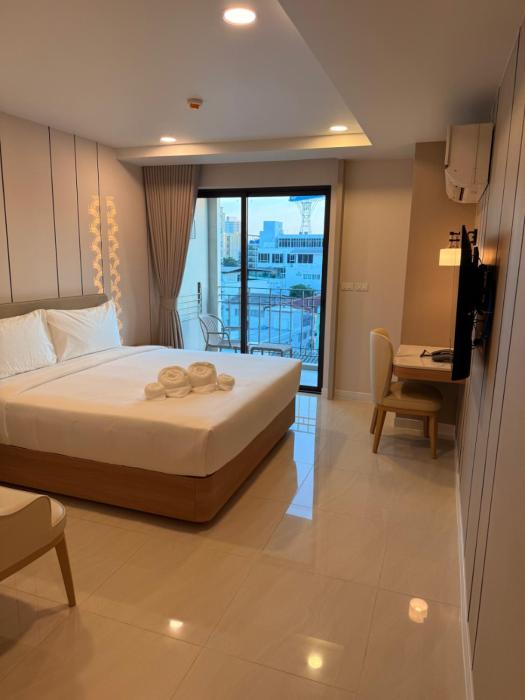 aston hotel pattaya