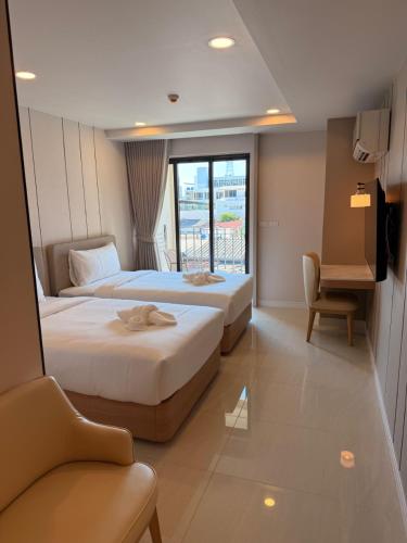 aston hotel pattaya