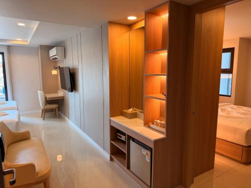 aston hotel pattaya