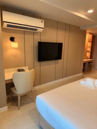aston hotel pattaya