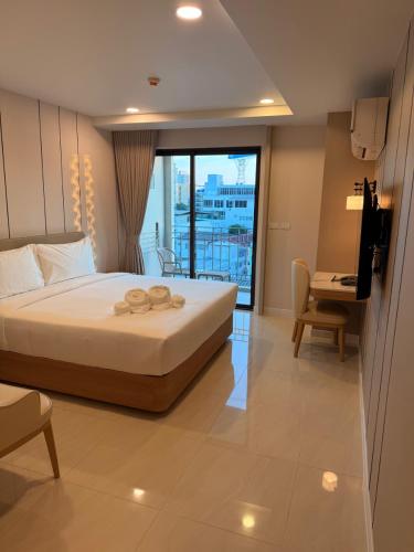 aston hotel pattaya