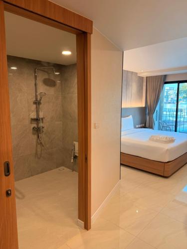 aston hotel pattaya