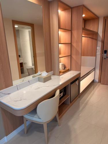 aston hotel pattaya