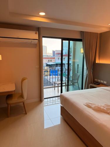 aston hotel pattaya