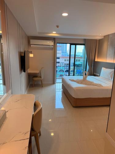 aston hotel pattaya