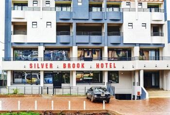 silver brooke hotel othaya