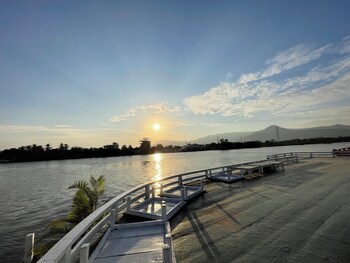 Ahha River Breeze Kampot,,2 star