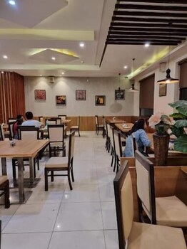 Hotel President Chintpurni,,3 star