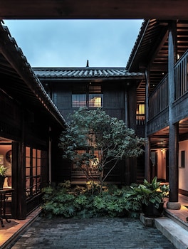 lijiang old town lanshe hotel