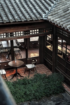 lijiang old town lanshe hotel