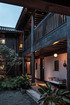 lijiang old town lanshe hotel
