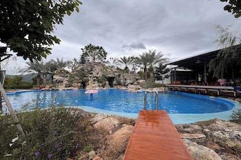 honey queen resort