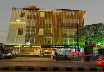 m r suites